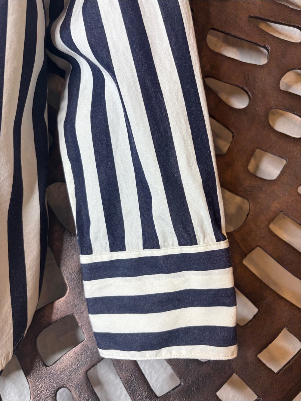 🖤 Banana Republic Oversized Striped Button Up Shirt Women’s Small Cotton 🖤 - Picture 2 of 8